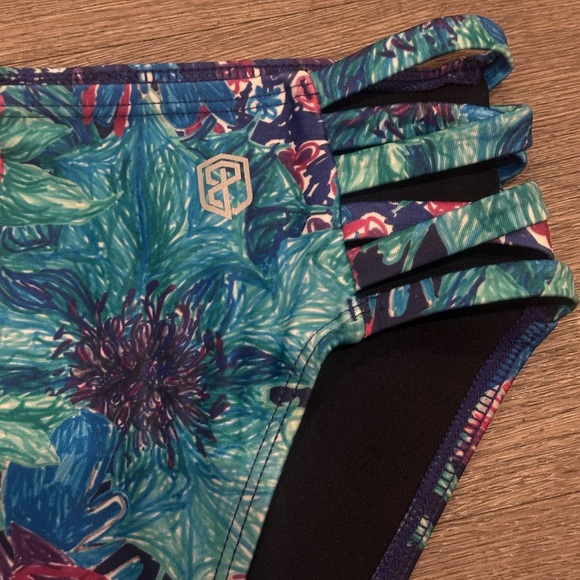 Born Primitive Sandbar Bikini Bottom - XS - - Picture 4 of 9